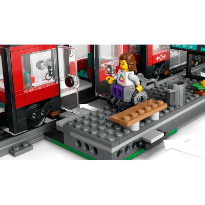 Конструктор LEGO City Трамвай і вокзал у центрі міста 811 деталей (60423) | Зображення 9