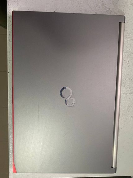 Мобільна робоча станція Fujitsu Celsius H760 / 15.6" (1920x1080) IPS / Intel Core i7-6820HQ (4 (8) ядра по 2.7 - 3.6 GHz) / 16 GB DDR4 / 256 GB SSD / nVidia Quadro M1000M, 2 GB GDDR5, 128-bit / WebCam / DVD-ROM б/в | Зображення 6