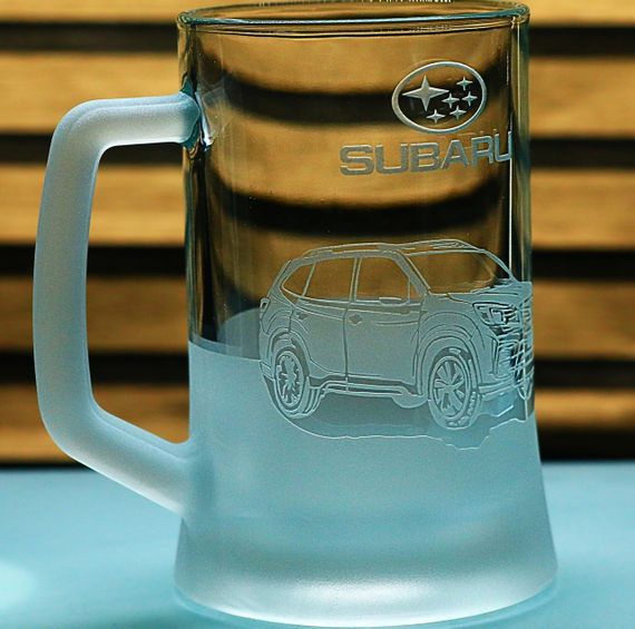 Пивний келих 670 мл з гравіюванням Субару Форестер Subaru Forester подарунок для автолюбителя  кухоль для пива | Зображення 1