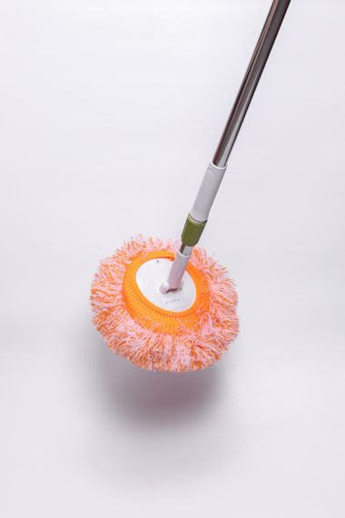 Швабра з телескопічною ручкою та круглою змінною насадкою для прибирання плитки, ламінату та лінолеуму вдома та в офісі | Зображення 3