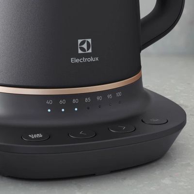 Электрочайник Electrolux E7K1-6BP | Зображення 3