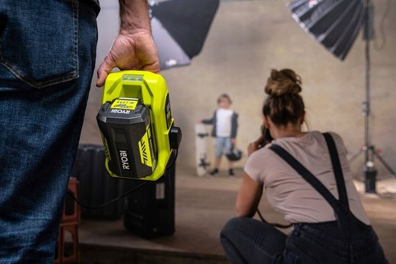 Інвертор напруги акумуляторний Ryobi RY36BI300A-0, MAX POWER 36В, 220В, 300Вт/500Вт пікова, (без АКБ та ЗУ) (5133004893) | Зображення 3