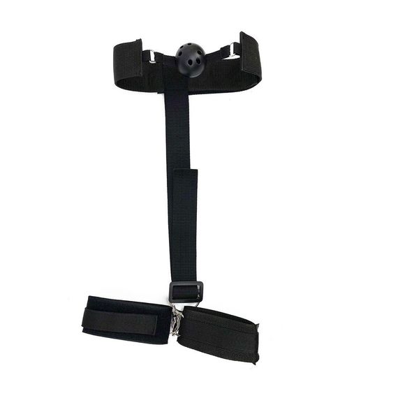 Кляп з пластиковою кулею та наручниками Art of Sex - Handcuffed Gag чорний | Зображення 2