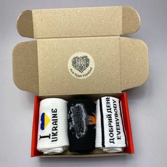 Подарочный набор бокс патриотичных мужских носков в коробке размер 40-45 3 пары разные цвета ч3укр15 | Зображення 4