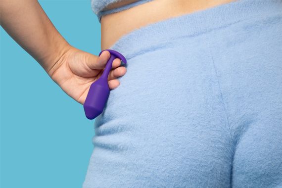 Анальна пробка з кульками, що обтяжують, і зміщеним центром тяжіння B-Vibe Snug Plug 2 | Зображення 7