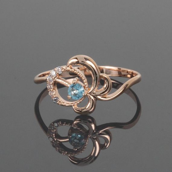 Кольцо из красного золота с топазом 16.5