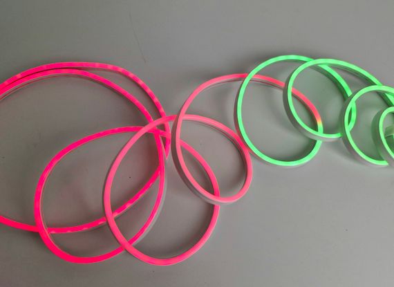 Світлодіодна неонова стрічка від повербанку LED 5 вольт 5 метрів USB З керуванням зі смартфона і пульта | Зображення 4