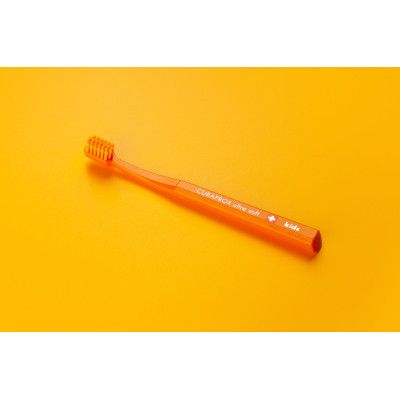 Детская зубная щетка Curaprox CS Kids ультрамягкая d 0.09 мм (4-12 лет) Оранжевый (CS Kids-03) | Зображення 1