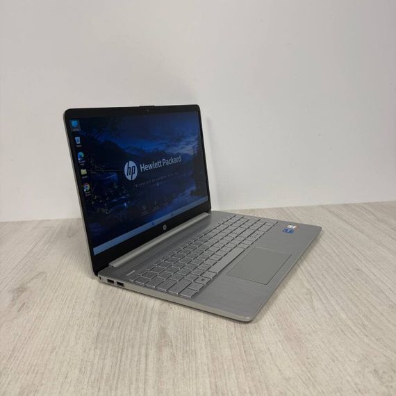 Ультрабук Б-класс HP 15-dy2093dx / 15.6" (1920x1080) IPS / Intel Core i5-1135G7 (4 (8) ядра по 4.2 GHz) / 8 GB DDR4 / 180 GB SSD / Intel Iris Xe Graphics / WebCam б/у | Зображення 2