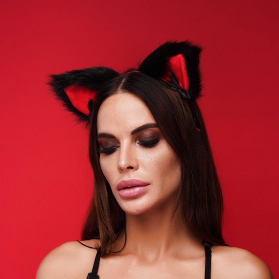 Хутряні вушка кішки з бантиком, Чорні с червоним OKOVA, Чорний Sex Aura | Зображення 1