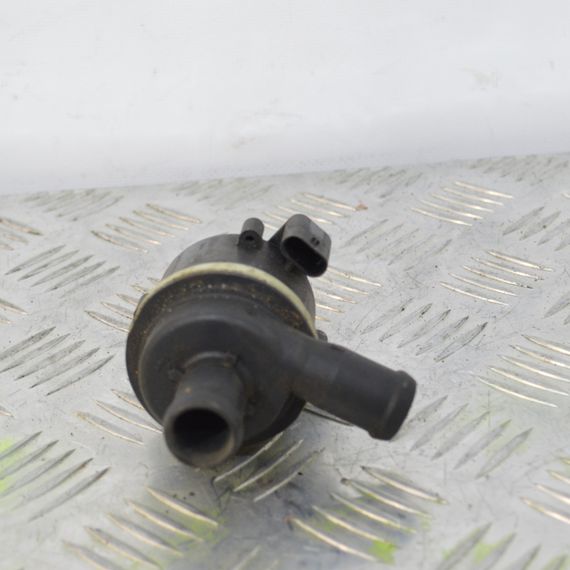 Водяний насос 1.3 Opel Astra J 2009-2015 Помпа водяна Опель Астра Ж 13326015