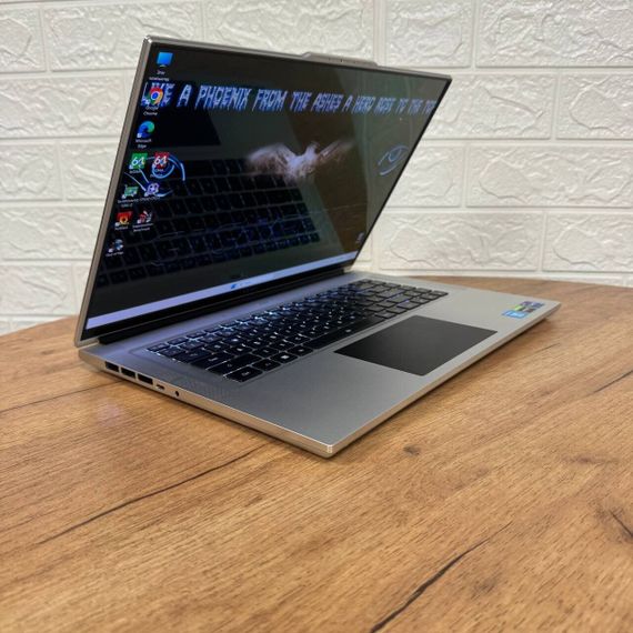 Ігровий ноутбук Gigabyte Aero 16 XE4 / 16" (3840x2400) OLED / Intel Core i7-12700H (14 (20) ядер по 3.5 - 4.7 GHz) / 16 GB DDR4 / 1000 GB SSD / nVidia GeForce RTX 3070 Ti, 8 GB GDDR6, 256-bit / WebCam б/в | Зображення 3