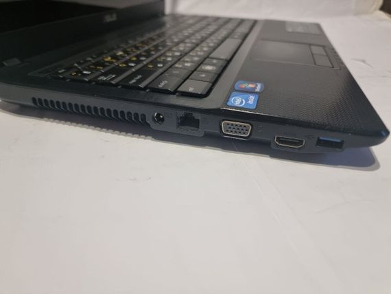 Ноутбук Б-класс Asus X54C / 15.6" (1366x768) TN / Intel Celeron B820 (2 ядра по 1.7 GHz) / 8 GB DDR3 / 120 GB SSD / Intel HD Graphics / WebCam / DVD-RW / Win 10 / АКБ не держит б/у | Зображення 3
