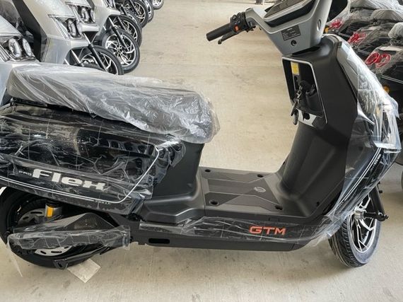 Скутер акумуляторний GTM FLEX PRO (2000 Вт, 60 км/год, 110 км, до 278 кг) | Зображення 3
