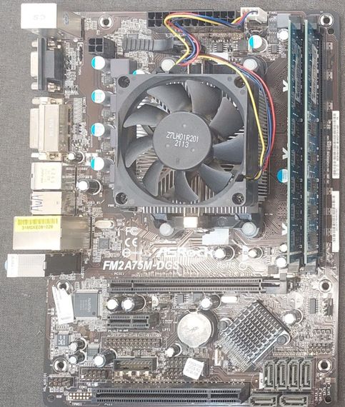 Комплект: Материнская плата ASRock FM2A75M-DGS / AMD A4-4000 (2 ядра по 3.0 - 3.2 GHz) / FM2 / 16 GB DDR3 / AMD Radeon HD 7480D + Кулер б/у | Зображення 4