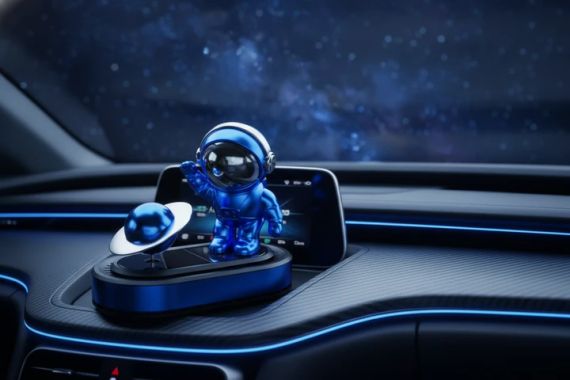 Ароматизатор автомобільний Космонавт Vert-13 з обертовою планетою на сонячній панелі | Зображення 2
