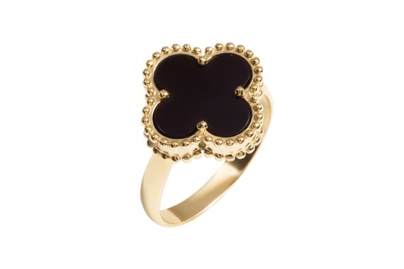 Кольцо из жёлтого золота с ониксом в форме клевера K-0472 18.5