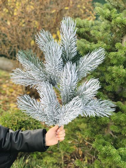 Декоративна штучна хвоя лита гілка ялинки Сосна 60 см засніжена | Зображення 4