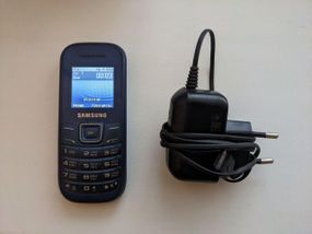Мобильный телефон Samsung e1200i бу-царапина