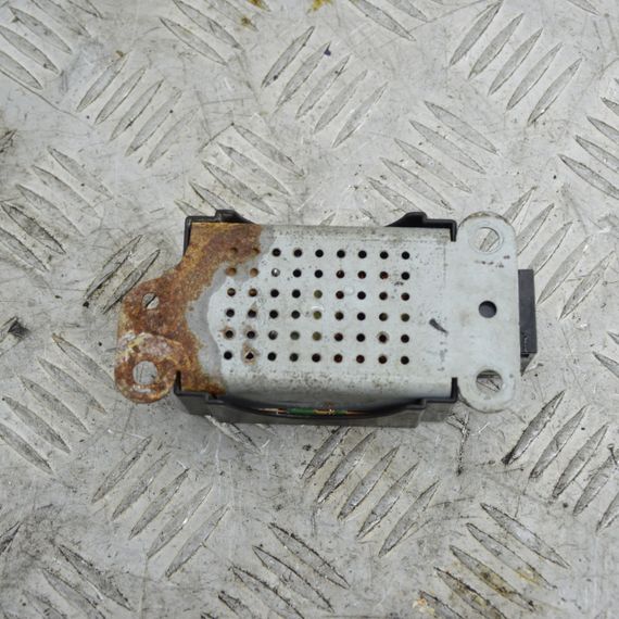 Підсилювач сигналу антени Volkswagen Golf V 2003-2009 Блок управління антени Фольксваген Гольф 5 1K6035570F