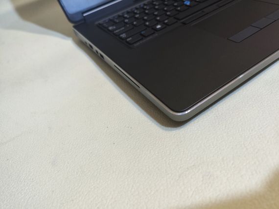 Мобильная рабочая станция Dell Precision 7710 / 17.3" (1920x1080) IPS / Intel Xeon E3-1505M v5 (4 (8) ядра по 2.8 - 3.7 GHz) / 16 GB DDR4 / 256 GB SSD / nVidia Quadro M3000M, 4 GB GDDR5, 256-bit / WebCam б/у | Зображення 2