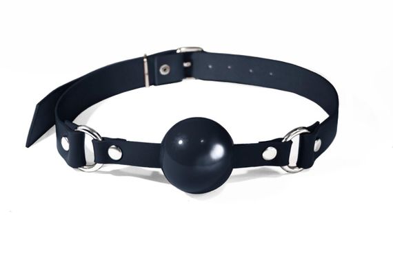 Кляп силіконовий Feral Feelings Silicon Ball Gag Black/Black, чорний ремінець, чорна кулька Sex Aura