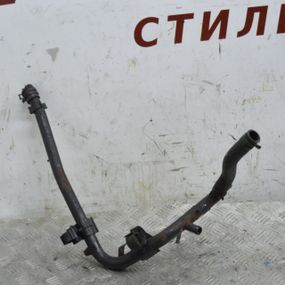 Патрубок системи охолодження Volkswagen T4 1990-2003 Шланг трубка охолодження Фольксваген т4 074121065AE