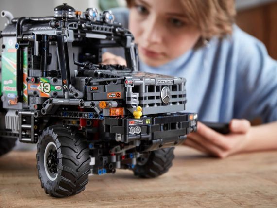 Конструктор LEGO Technic Повнопривідна вантажівка для випробувань Mercedes-Benz Zetros (42129) | Зображення 3