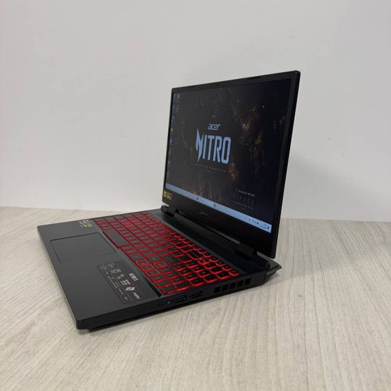 Ігровій ноутбук Acer Nitro 5 AN515-46 / 15.6" (1920x1080) IPS / AMD Ryzen 5 6600H (6 (12) ядер по 3.3 - 4.5 GHz) / 16 GB DDR5 / 512 GB SSD / nVidia GeForce RTX 3050, 4 GB GDDR6, 128-bit / WebCam б/в | Зображення 3