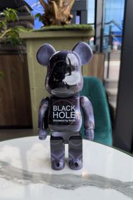 Bearbrick Black Hole дизайнерська статуетка ведмідь Беарбрік 28 см mb019 чорна