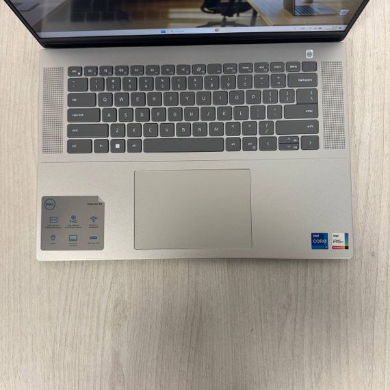 Ноутбук Б-класс Dell Inspiron 16 5620 / 16" (1920x1200) IPS / Intel Core i7-1255U (10 (12) ядер по 1.7 - 4.7 GHz) / 16 GB DDR4 / 1000 GB SSD / Intel Iris Xe Graphics / WebCam б/у | Зображення 2