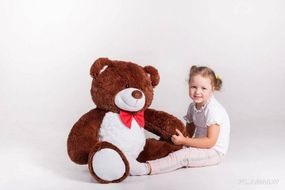 Мишка с сердечком Yarokuz Джон 110 см Шоколадный
