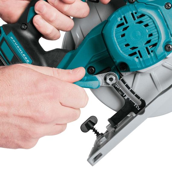 Пила дисковая ручная аккумуляторная Makita DHS680Z (165 мм, 5000 мин-1, 57 мм, BL, LXT, без аккумуляторов и зарядного устройства) | Зображення 5