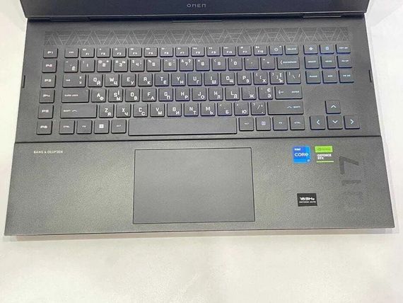 Игровой ноутбук Б-класс HP Omen 17-cm2047nr / 17.3" (2560x1440) IPS / Intel Core i7-13700HX (16 (24) ядер по 2.1 - 5.0 GHz) / 16 GB DDR5 / 240 GB SSD / nVidia GeForce RTX 4070, 8 GB GDDR6, 128-bit / WebCam б/у | Зображення 4