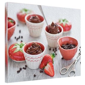 Картина на холсте Шоколадный капкейк с клубникой 40x50 см (H4050_YM011)