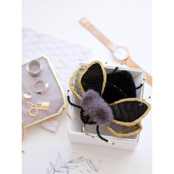 Набір для створення прикраси "Оксамитова історія" AD-089 на натуральному полотні | Зображення 1