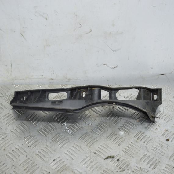 Кронштейн бампера передній правий Volkswagen Passat B6 2005-2010 Кріплення бампера прав Фольксваген 3C0807890