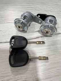 Ford KA, Courier, Scorpio, Escort, Fiesta 1 пара (2 шт) личинок вкладишів для замків передніх дверей БЕЗ НАКЛАДОК, Форд