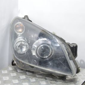 Фара передня права Opel Astra H III 2004–2007 ксенон темна Опель Астра чорна 16020200