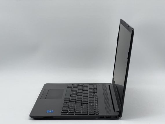 Ультрабук Б-класс HP 250 G8 / 15.6" (1920x1080) IPS / Intel Core i5-1135G7 (4 (8) ядра по 2.4 - 4.2 GHz) / 16 GB DDR4 / 240 GB SSD / Intel Iris Xe Graphics / WebCam б/у + Подарок  Беспроводная мышь HOCO GM28 | Зображення 3