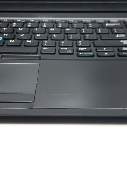 Ультрабук Б-клас Dell Latitude 5590 / 15.6" (1366x768) TN / Intel Core i5-8250U (4 (8) ядра по 1.6 - 3.4 GHz) / 8 GB DDR4 / 256 GB SSD / Intel UHD Graphics 620 / WebCam б/в | Зображення 6