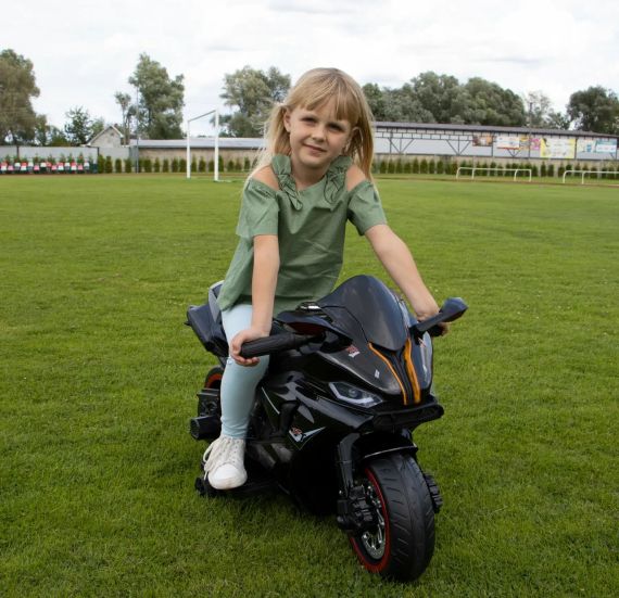 Детский электромотоцикл Spoko 1900S черный мотоцикл на аккумуляторе 42300211 | Зображення 1