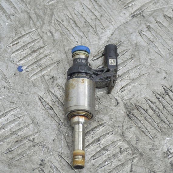 Форсунка 1.2 / 1.4 Seat Ibiza Leon 2012-2020 Форсунка Сеат Ібіза Леон 04E906036E