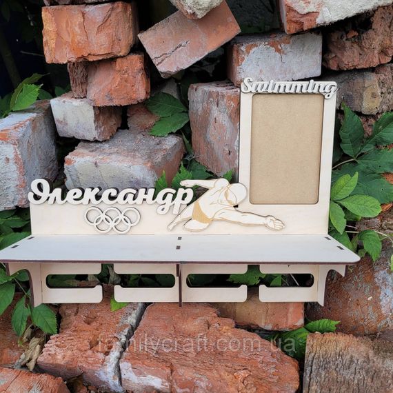 Медальниця з фоторамкою і полицею для кубків  Дерев'яний тримач для медалей  Органайзер для нагород плавання | Зображення 2