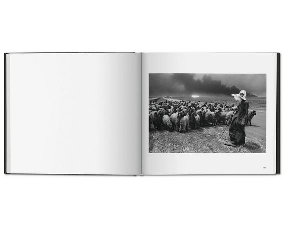 Лучшие фотографы мира книга фотоальбом Себастьяна Рибейру Салгаду про Кувейт Sebastiao Salgado. Kuwait | Зображення 3