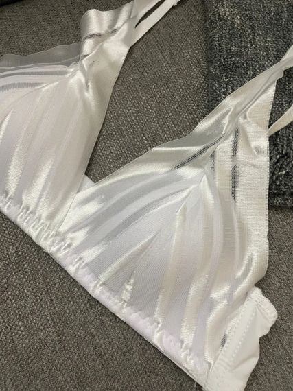 Бюстгальтер с треугольными чашками без косточек из микрофибры и тюля, Love and bra Jenny, размер 3B(80B) белый