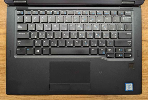 Ноутбук-трансформер Dell Latitude 7390 / 13.3" (1920x1080) IPS Touch / Intel Core i7-8650U (4 (8) ядра по 1.9 - 4.2 GHz) / 16 GB DDR4 / 256 GB SSD / Intel UHD Graphics 620 / WebCam / Windows 10 б/в + Подарунок Бездротова миша / USB | Зображення 2