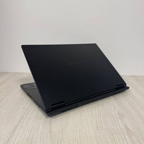 Ігровий ноутбук Gigabyte A16 CVH / 16" (2560x1600) IPS / Intel Core i7-13620H (10 (16) ядер по 2,4 - 4,9 ГГц) / 16 ГБ DDR5 / 1000 ГБ SSD NVMe / nVidia GeForce RTX 5060, 8 ГБ GDDR7, 128-біт / WebCam б/в | Зображення 5