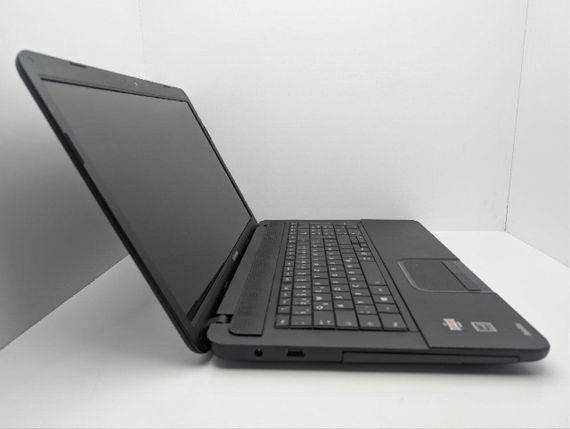 Ноутбук Toshiba Satellite C870D / 17.3" (1600x900) TN / AMD E1-1200 (2 ядра по 1.4 GHz) / 8 GB DDR3 / 250 GB HDD / AMD Radeon HD 7310 Graphics / WebCam / Без АКБ б/в | Зображення 3