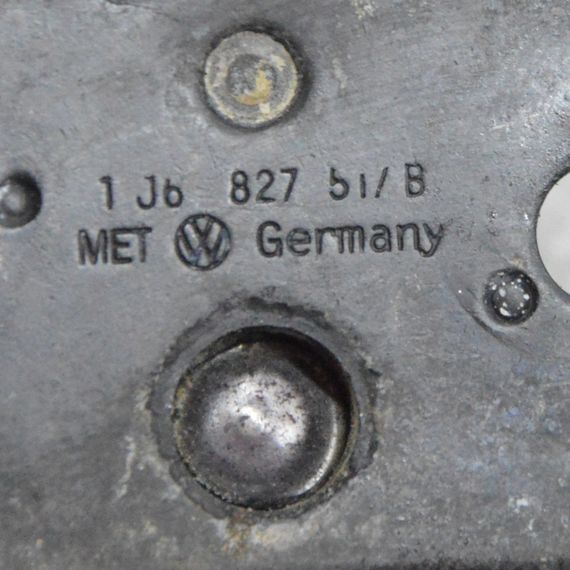 Стопор кришки багажнику Volkswagen Passat B5 Golf IV 1998-2005 Фольксваген Пассат б5 Гольф 4 1J6827517B | Зображення 2